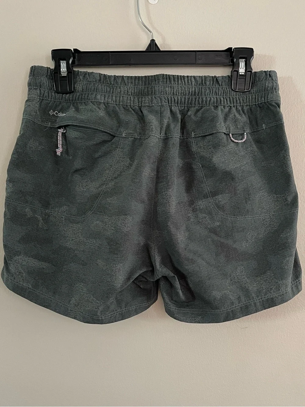 Columbia 100% Nylon 4” Mid rise Cargo Hiking Shorts - green camo - 4